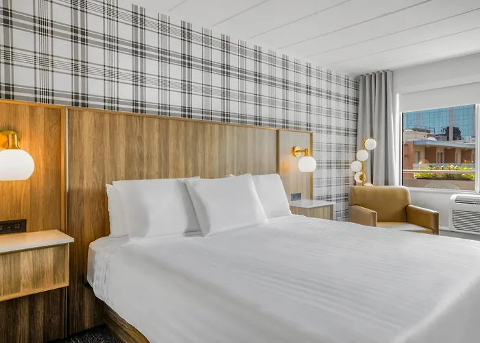 Central hotel: Travelodge By Wyndham Niagara Falls At The Falls